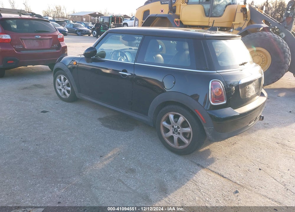 2009 MINI COOPER VIN: WMWMF33539TW76198