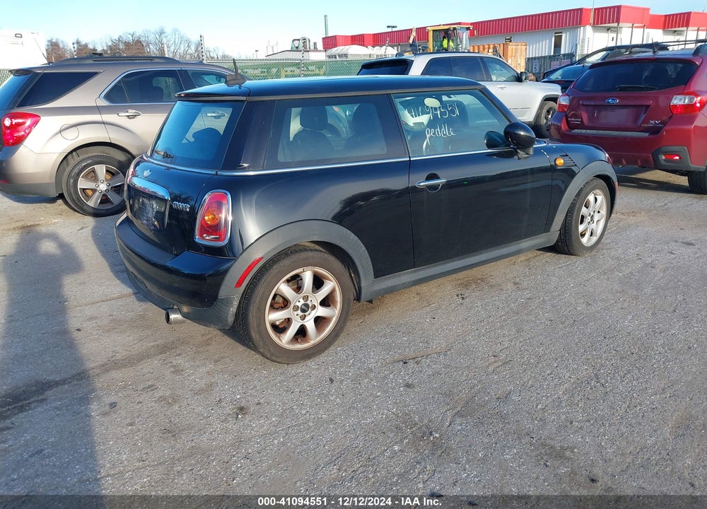 2009 MINI COOPER VIN: WMWMF33539TW76198