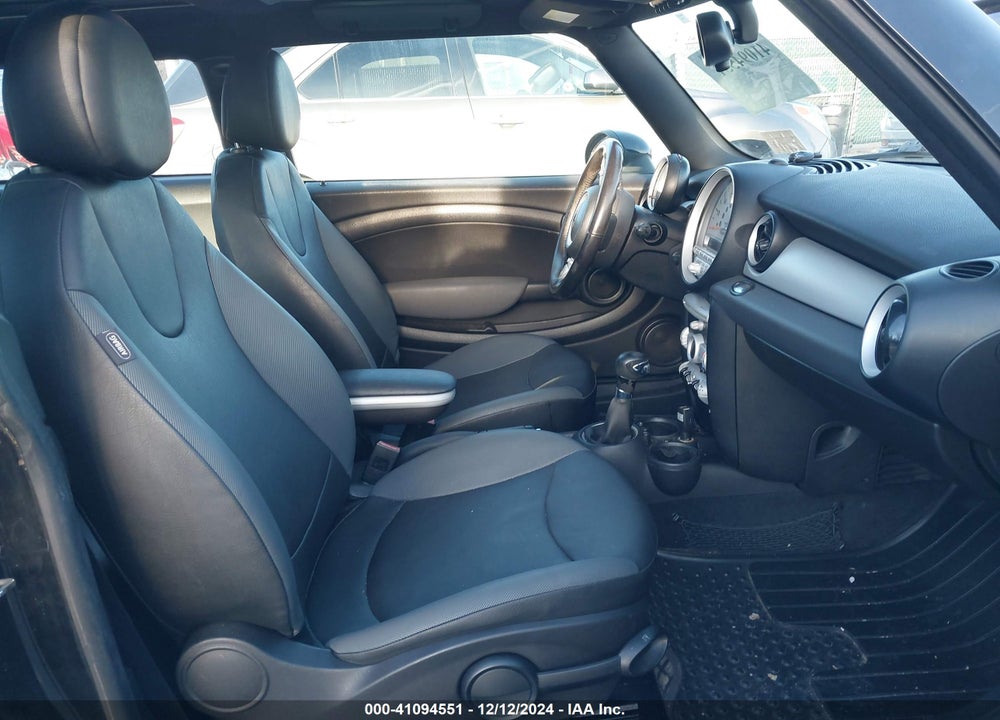 2009 MINI COOPER VIN: WMWMF33539TW76198