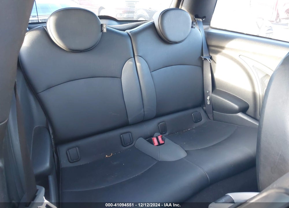 2009 MINI COOPER VIN: WMWMF33539TW76198