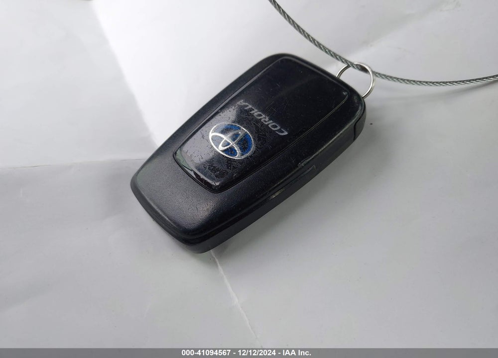 2022 TOYOTA COROLLA VIN: JTDEAMDE9NJ042300