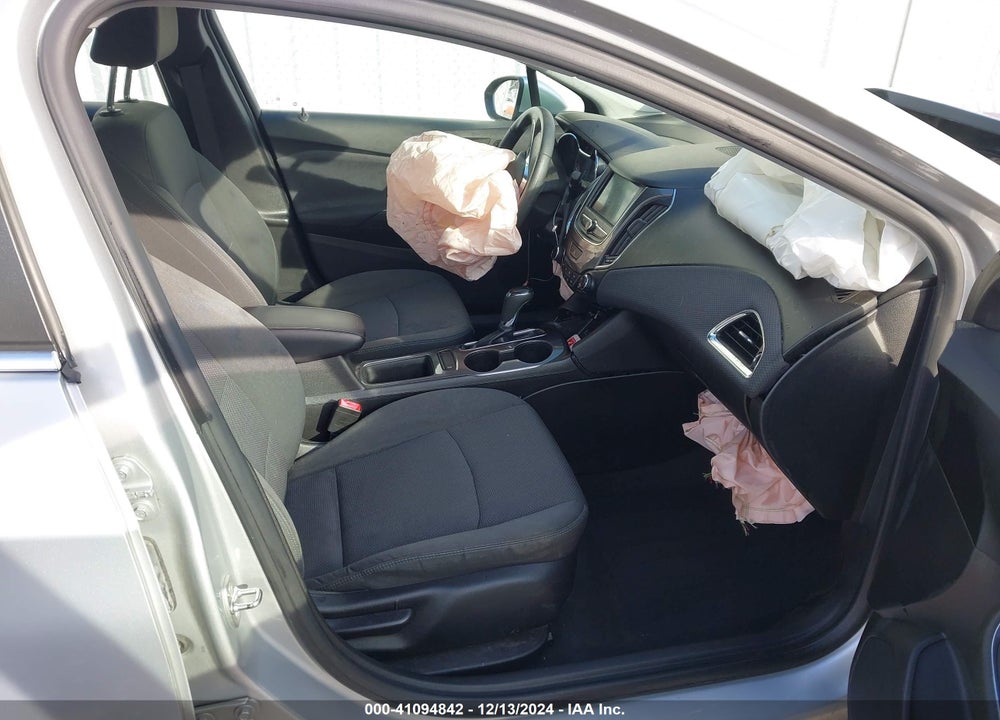 2019 CHEVROLET CRUZE VIN: 1G1BE5SM9K7125833