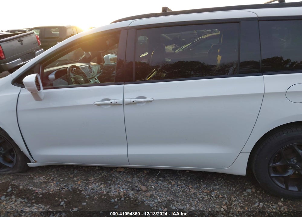 2020 CHRYSLER PACIFICA TOURING L PLUS VIN: 2C4RC1EG8LR102098