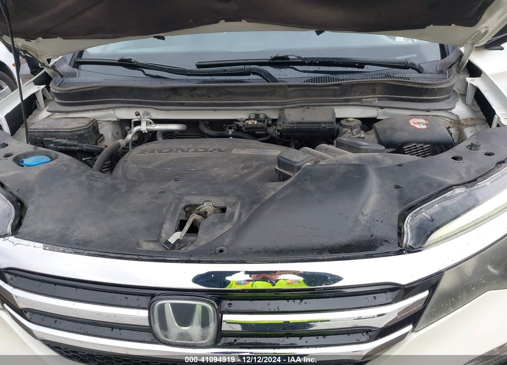 2018 HONDA PILOT TOURING VIN: 5FNYF6H9XJB051810