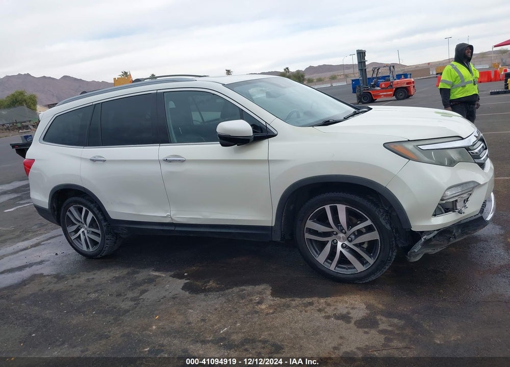 2018 HONDA PILOT TOURING VIN: 5FNYF6H9XJB051810
