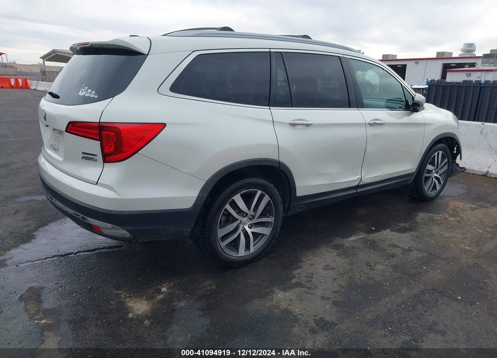 2018 HONDA PILOT TOURING VIN: 5FNYF6H9XJB051810