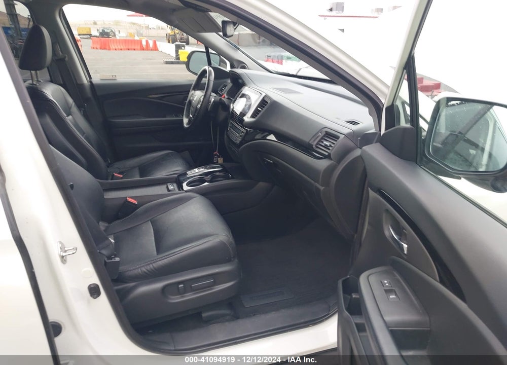 2018 HONDA PILOT TOURING VIN: 5FNYF6H9XJB051810