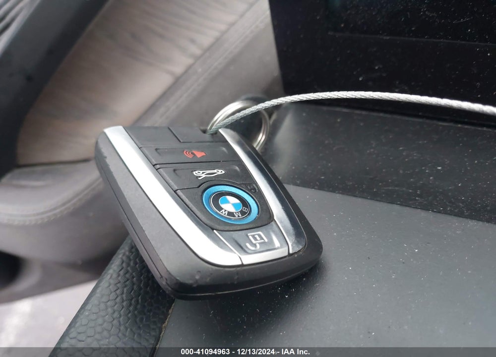 2017 BMW I3 94 AH W/RANGE EXTENDER VIN: WBY1Z8C52HV551575