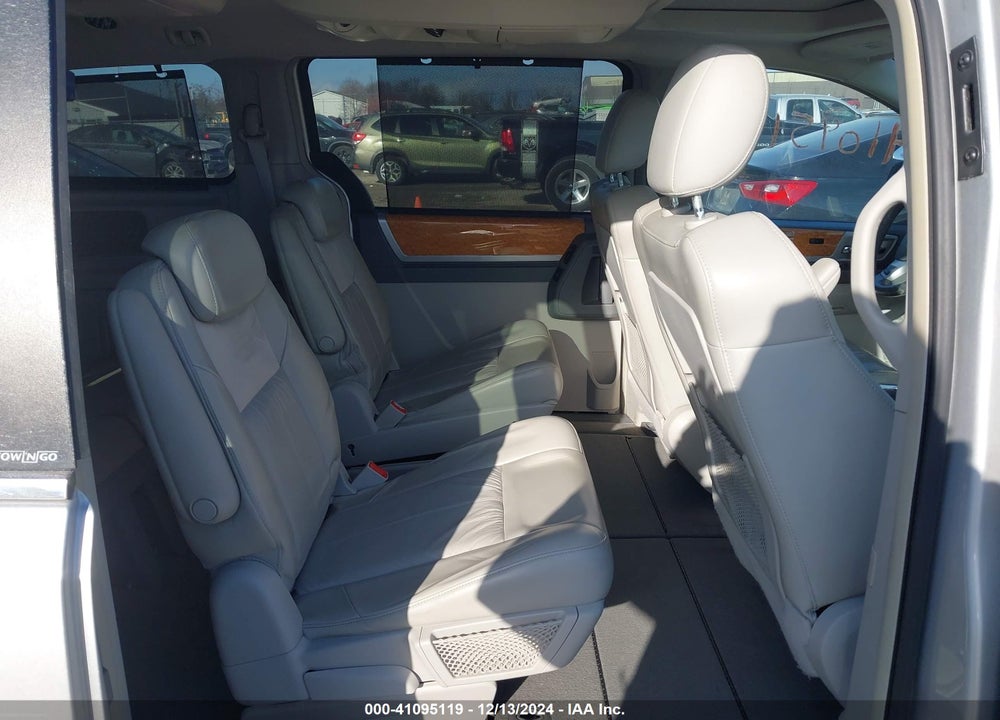 2009 CHRYSLER TOWN & COUNTRY LIMITED VIN: 2A8HR64X29R577756