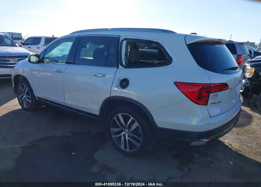 2017 HONDA PILOT TOURING VIN: 5FNYF6H93HB056387