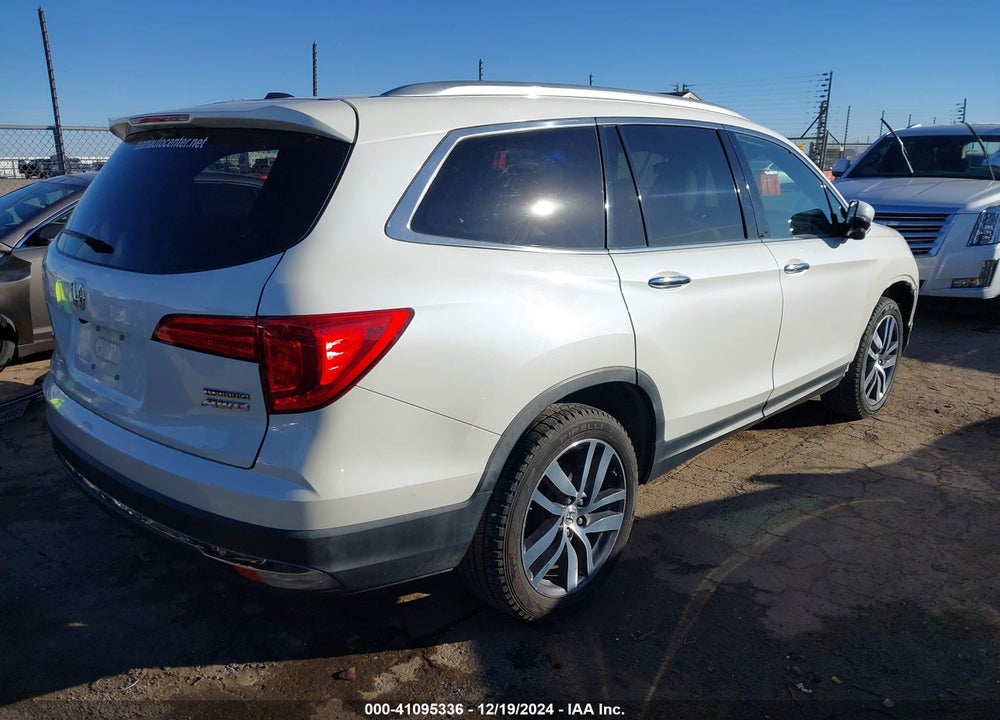 2017 HONDA PILOT TOURING VIN: 5FNYF6H93HB056387