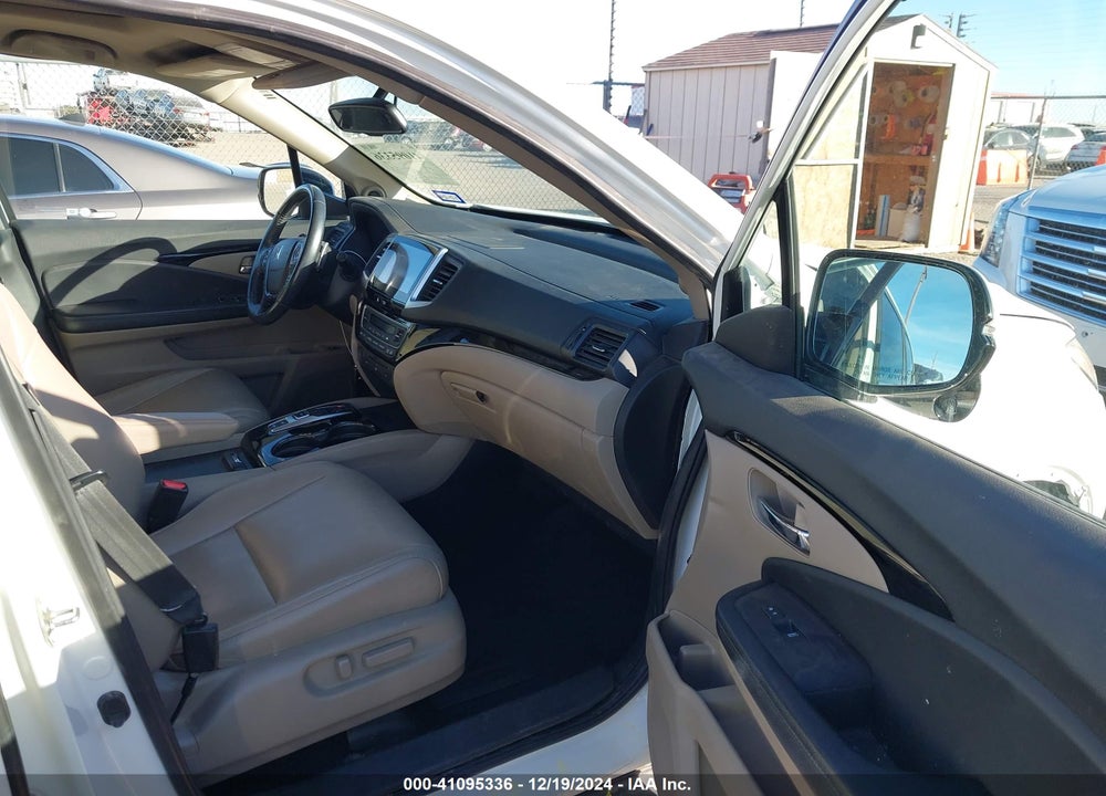 2017 HONDA PILOT TOURING VIN: 5FNYF6H93HB056387