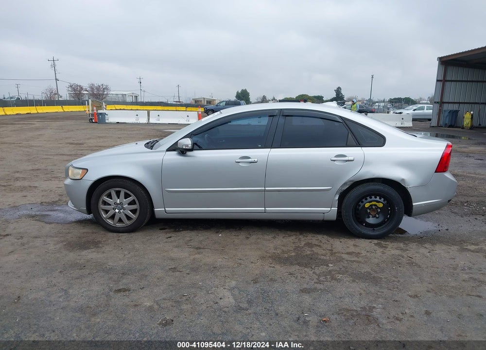 2009 VOLVO S40 VIN: YV1MS382392455679