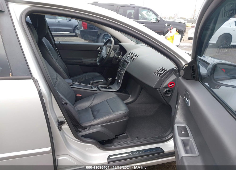 2009 VOLVO S40 VIN: YV1MS382392455679