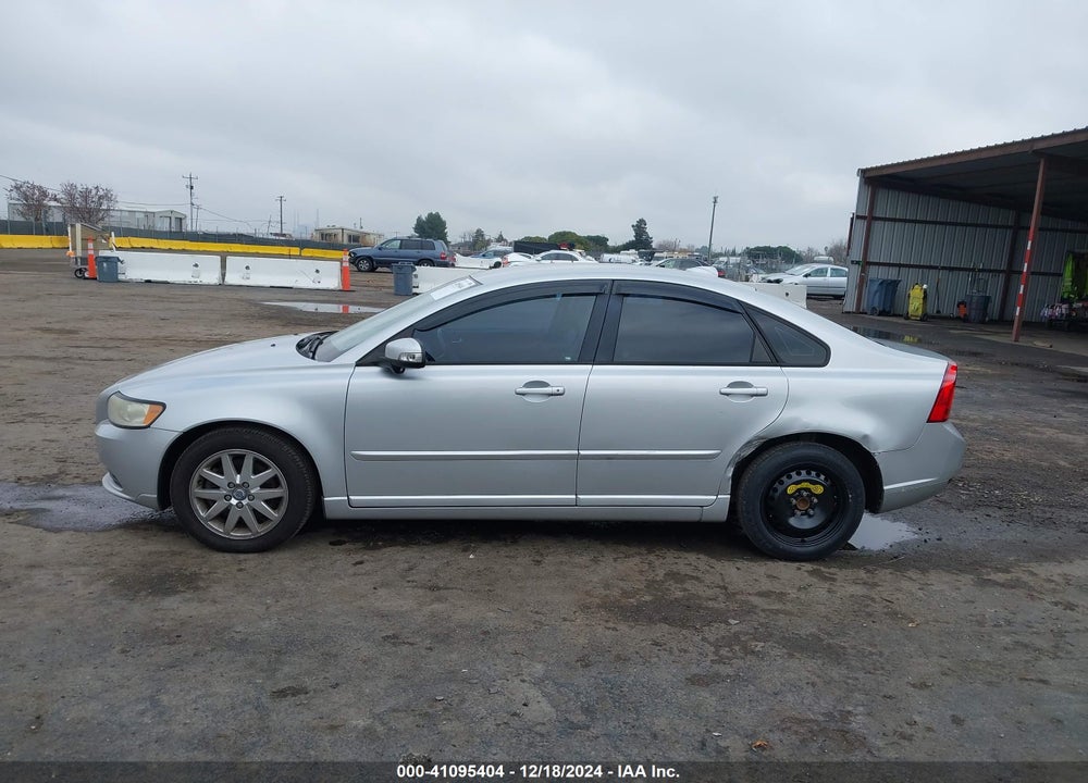2009 VOLVO S40 VIN: YV1MS382392455679