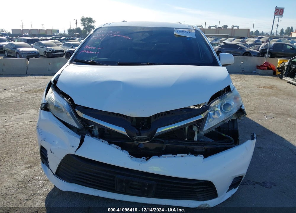 2019 TOYOTA SIENNA LE 8 PASSENGER VIN: 5TDKZ3DC1KS986935