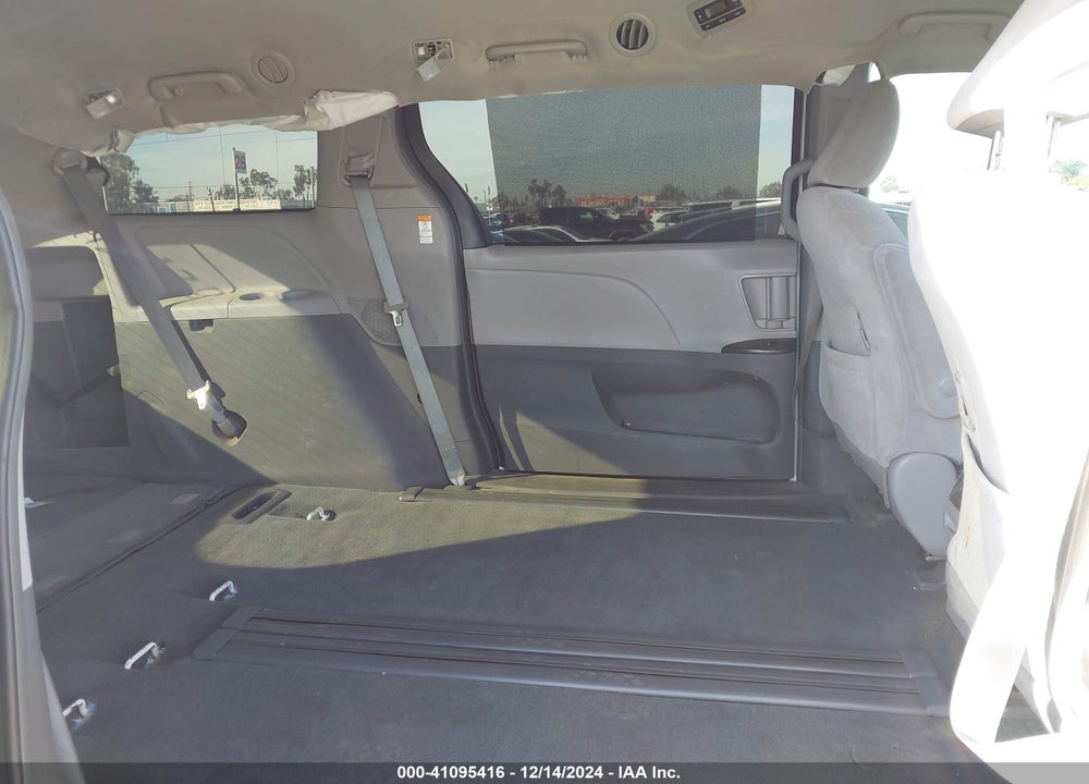 2019 TOYOTA SIENNA LE 8 PASSENGER VIN: 5TDKZ3DC1KS986935