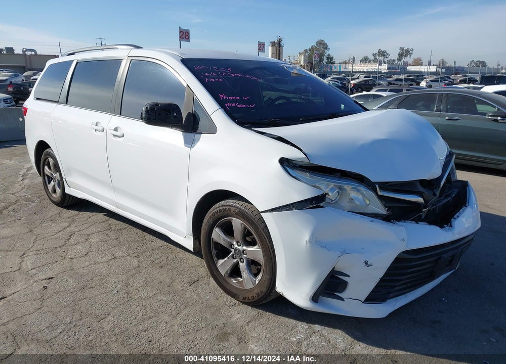 2019 TOYOTA SIENNA LE 8 PASSENGER VIN: 5TDKZ3DC1KS986935