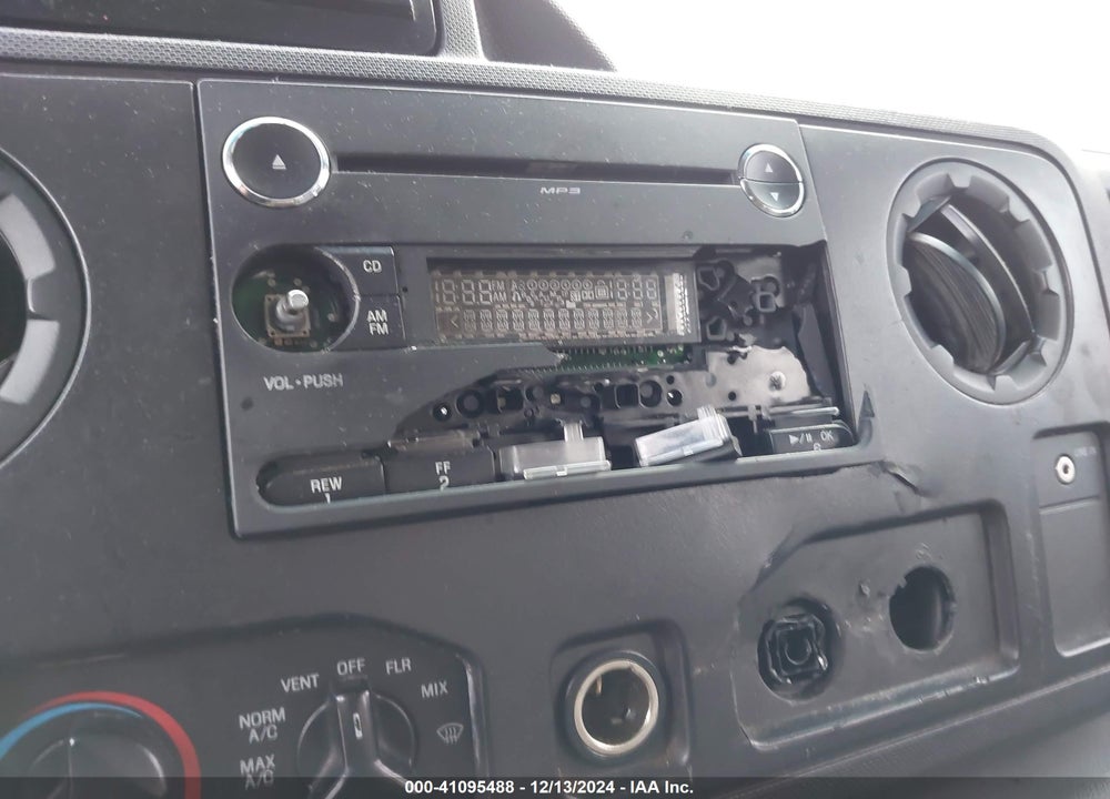 2011 FORD E-350 SUPER DUTY XLT VIN: 1FBSS3BL9BDB10430