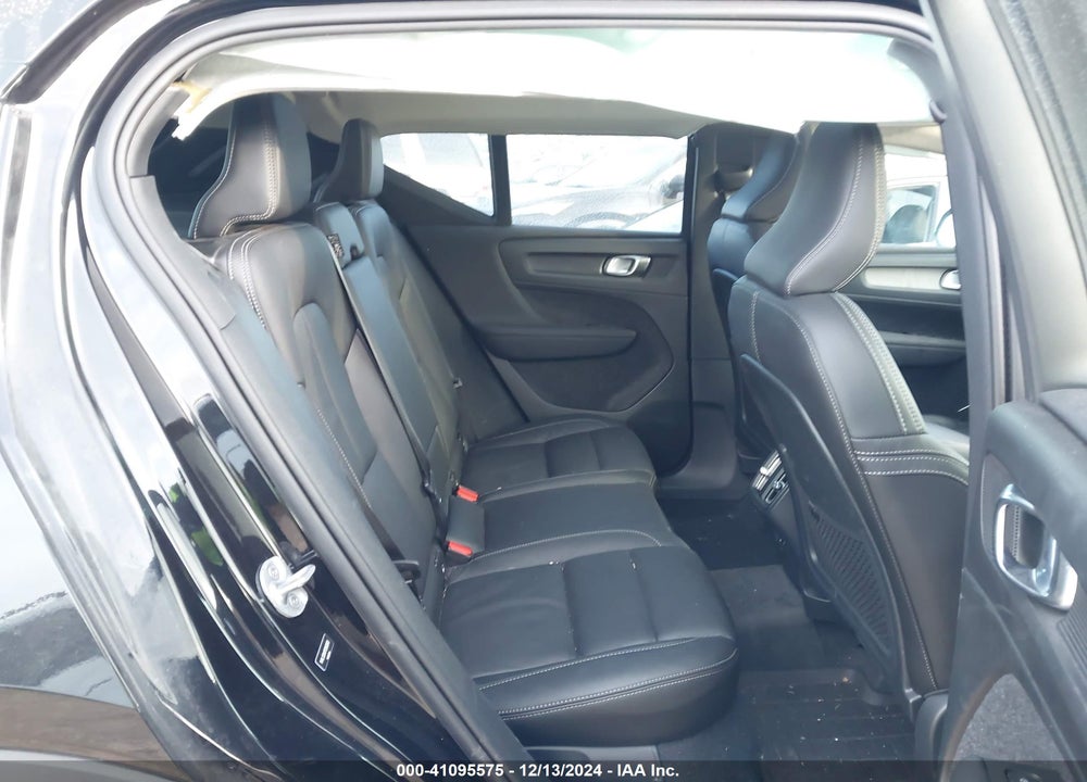 2023 VOLVO XC40 B5 PLUS DARK THEME VIN: YV4L12UW1P2982850