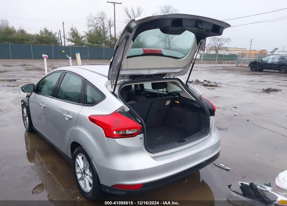 2015 FORD FOCUS SE VIN: 1FADP3K26FL317291