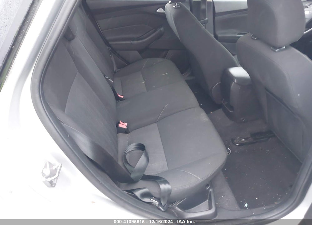 2015 FORD FOCUS SE VIN: 1FADP3K26FL317291