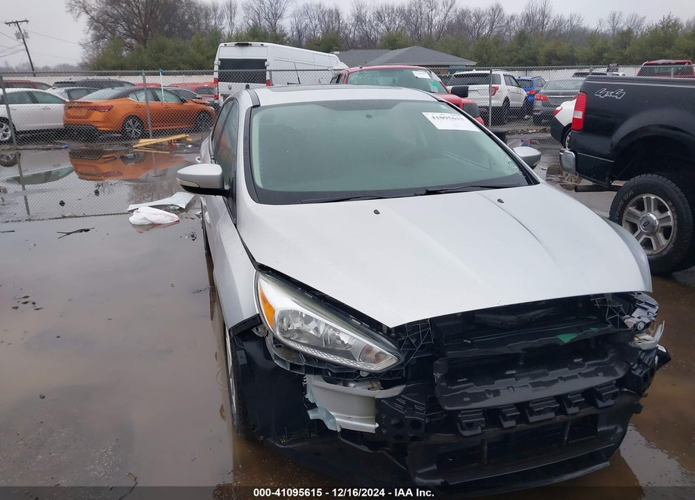 2015 FORD FOCUS SE VIN: 1FADP3K26FL317291