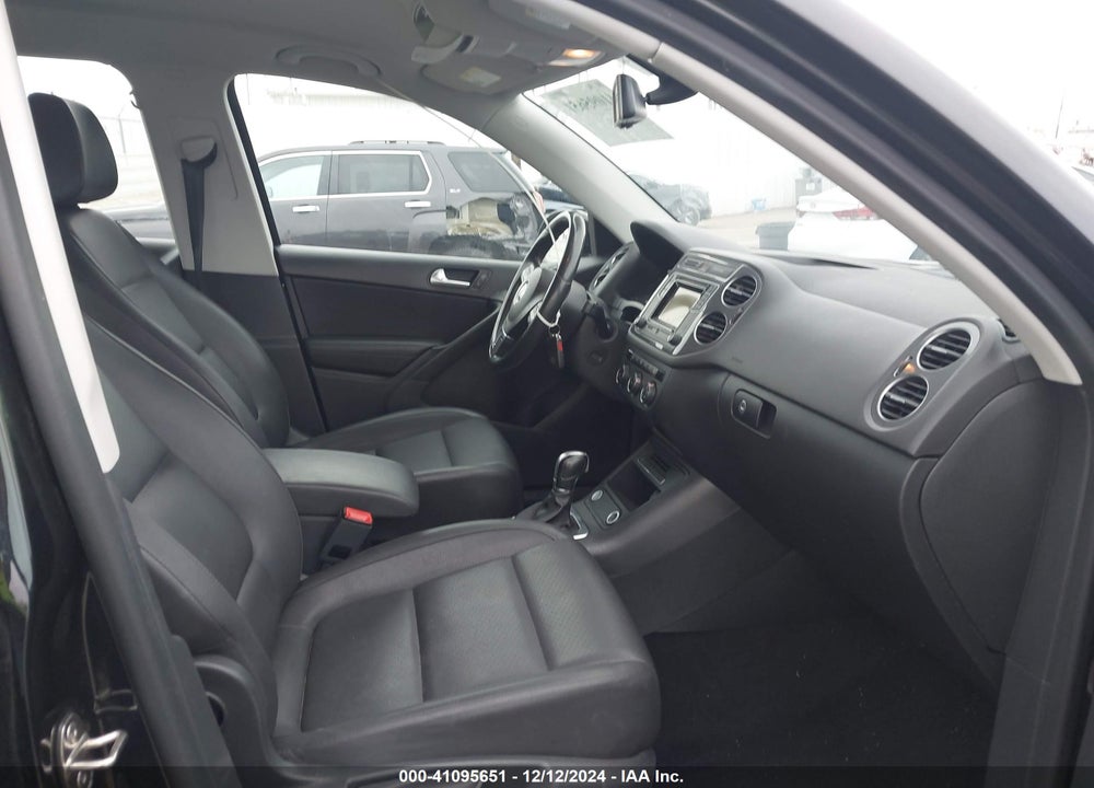 2016 VOLKSWAGEN TIGUAN S VIN: WVGAV7AX3GW600301