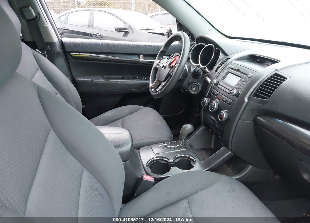 2013 KIA SORENTO LX V6 VIN: 5XYKT4A24DG348052
