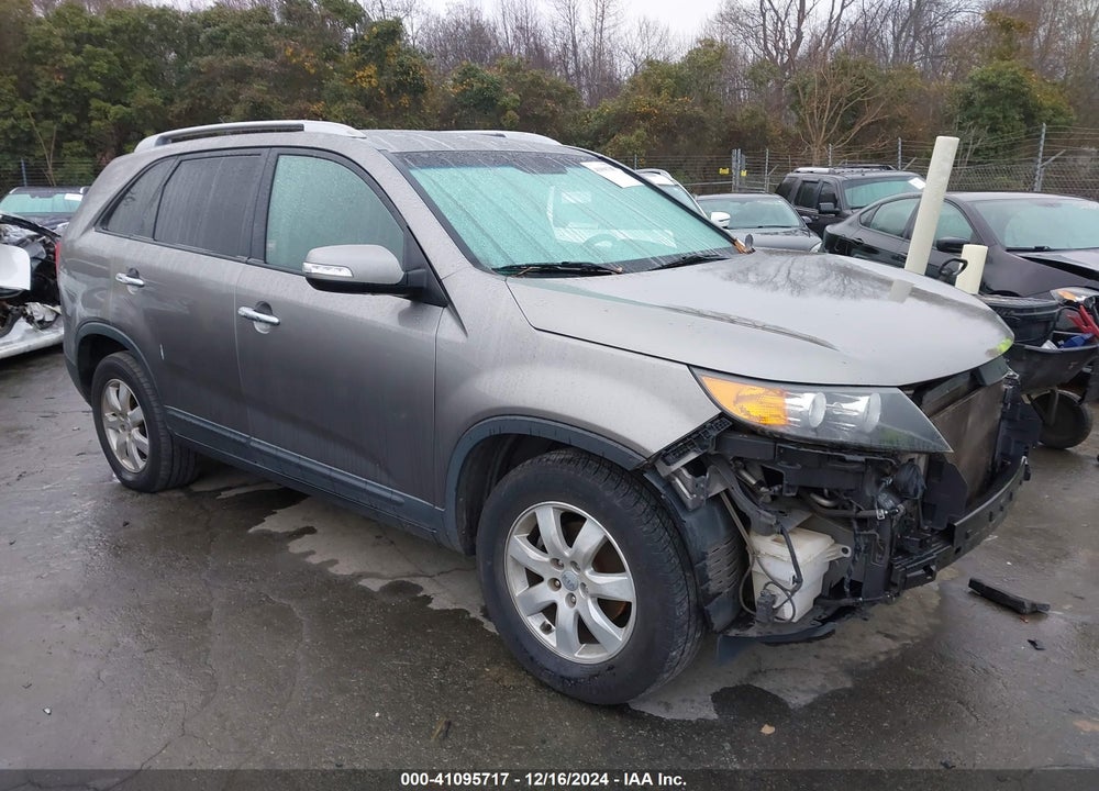 2013 KIA SORENTO LX V6 VIN: 5XYKT4A24DG348052