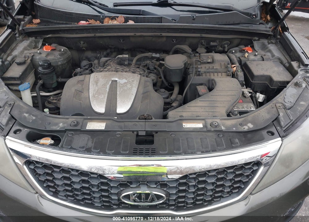 2011 KIA SORENTO LX V6 VIN: 5XYKTDA29BG150404