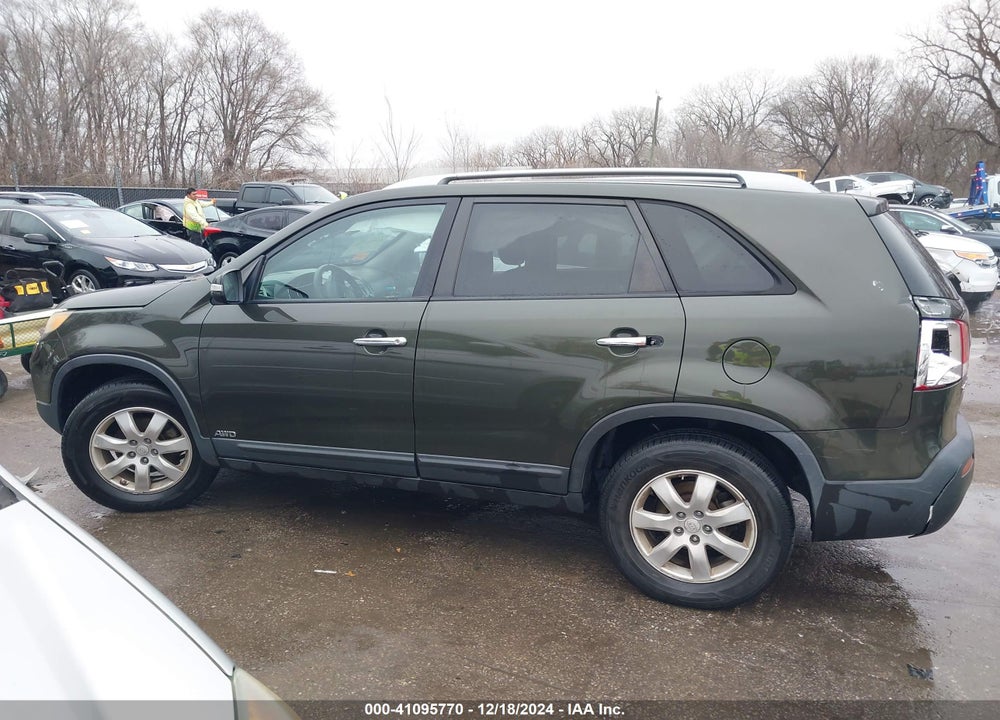 2011 KIA SORENTO LX V6 VIN: 5XYKTDA29BG150404