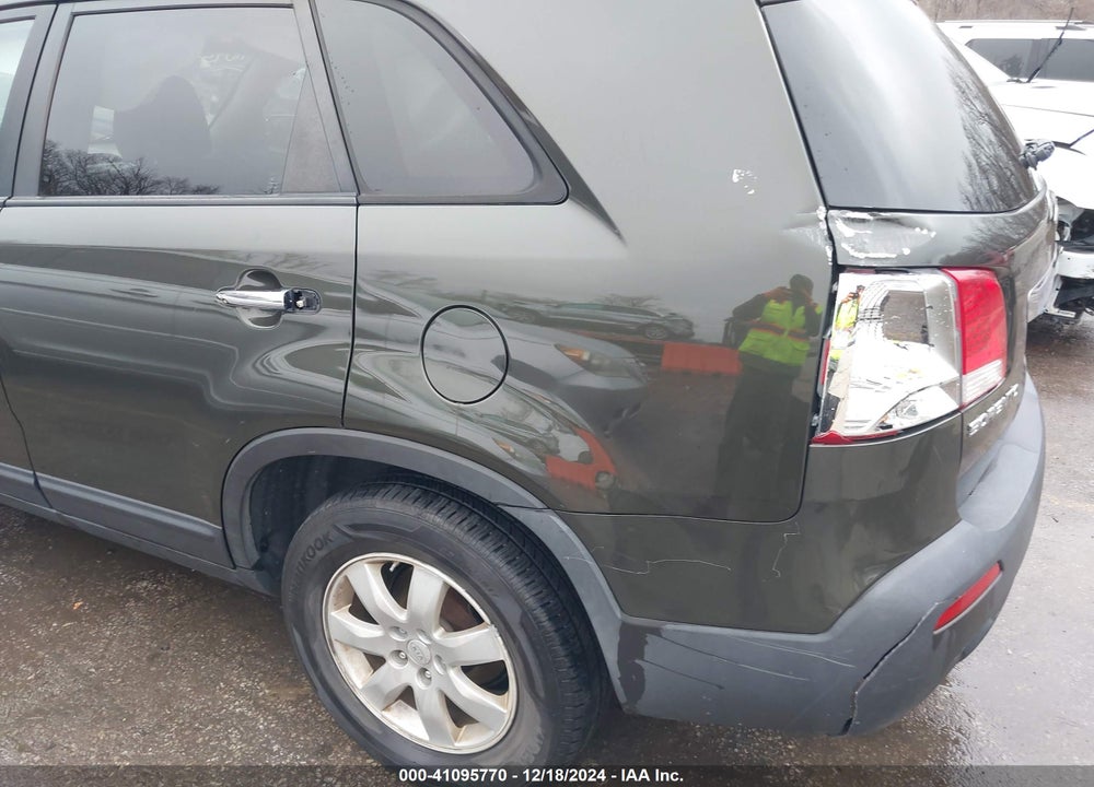2011 KIA SORENTO LX V6 VIN: 5XYKTDA29BG150404