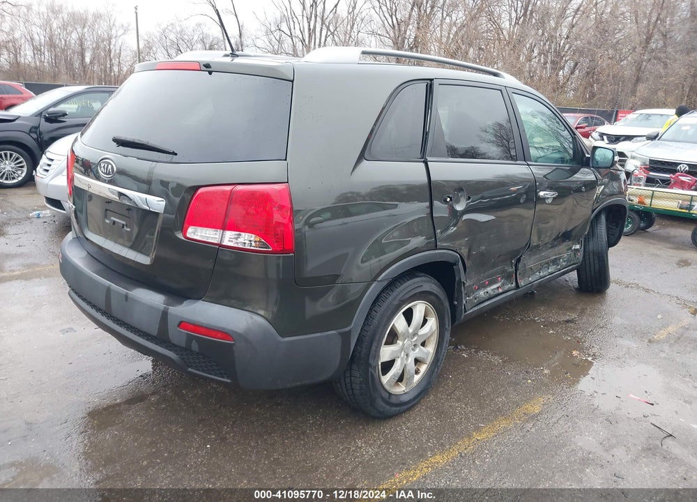 2011 KIA SORENTO LX V6 VIN: 5XYKTDA29BG150404