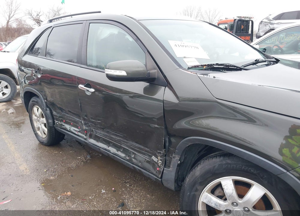 2011 KIA SORENTO LX V6 VIN: 5XYKTDA29BG150404