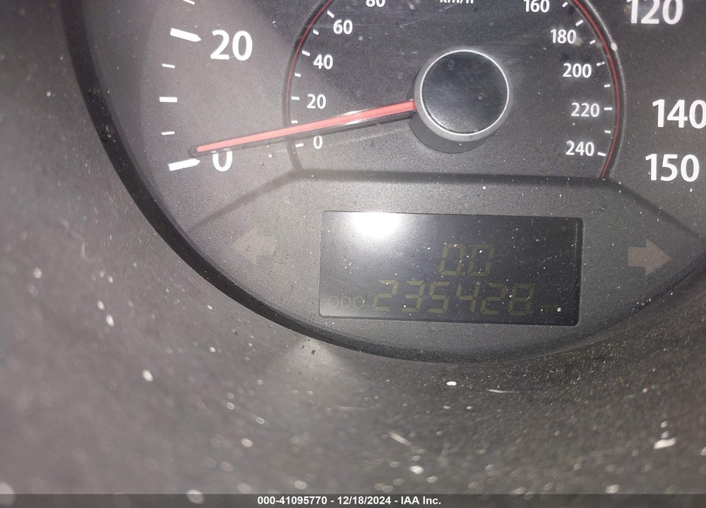 2011 KIA SORENTO LX V6 VIN: 5XYKTDA29BG150404