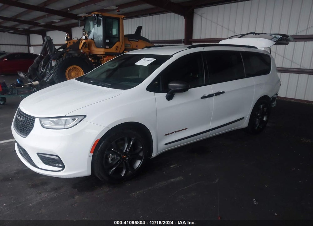 2024 CHRYSLER PACIFICA TOURING L VIN: 2C4RC1BG6RR137039