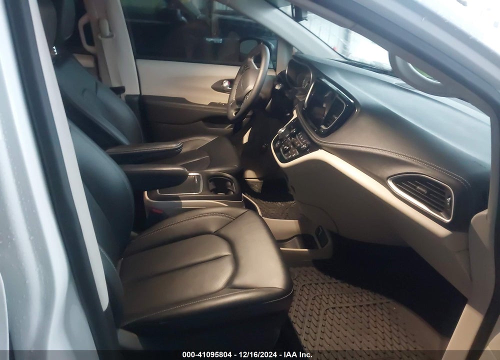 2024 CHRYSLER PACIFICA TOURING L VIN: 2C4RC1BG6RR137039