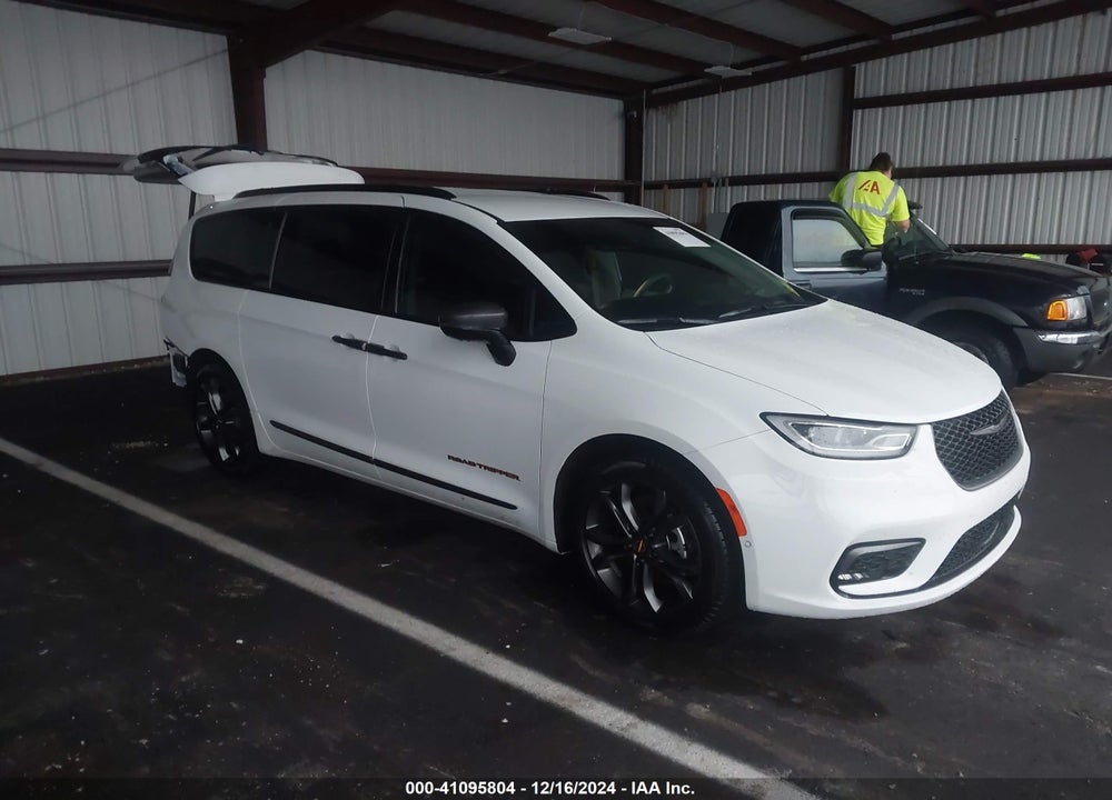 2024 CHRYSLER PACIFICA TOURING L VIN: 2C4RC1BG6RR137039