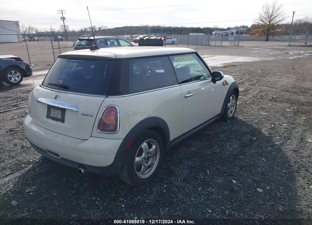 2009 MINI COOPER VIN: WMWMF33559TW73237