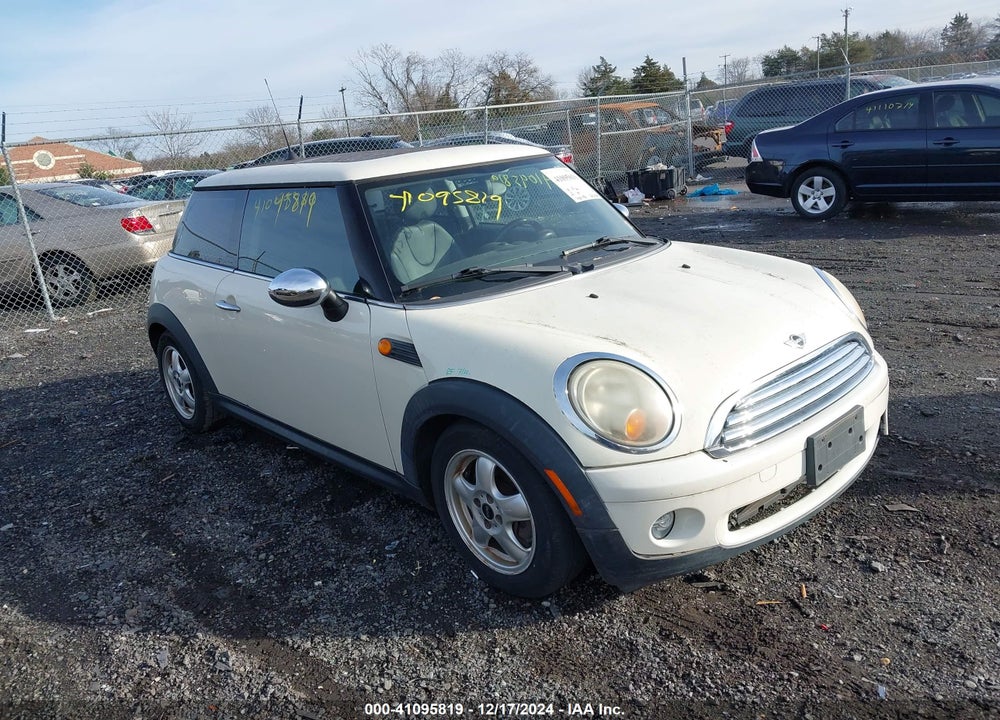 2009 MINI COOPER VIN: WMWMF33559TW73237