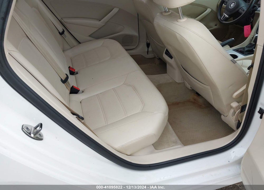 2013 VOLKSWAGEN PASSAT 2.5L SE VIN: 1VWBP7A36DC082100