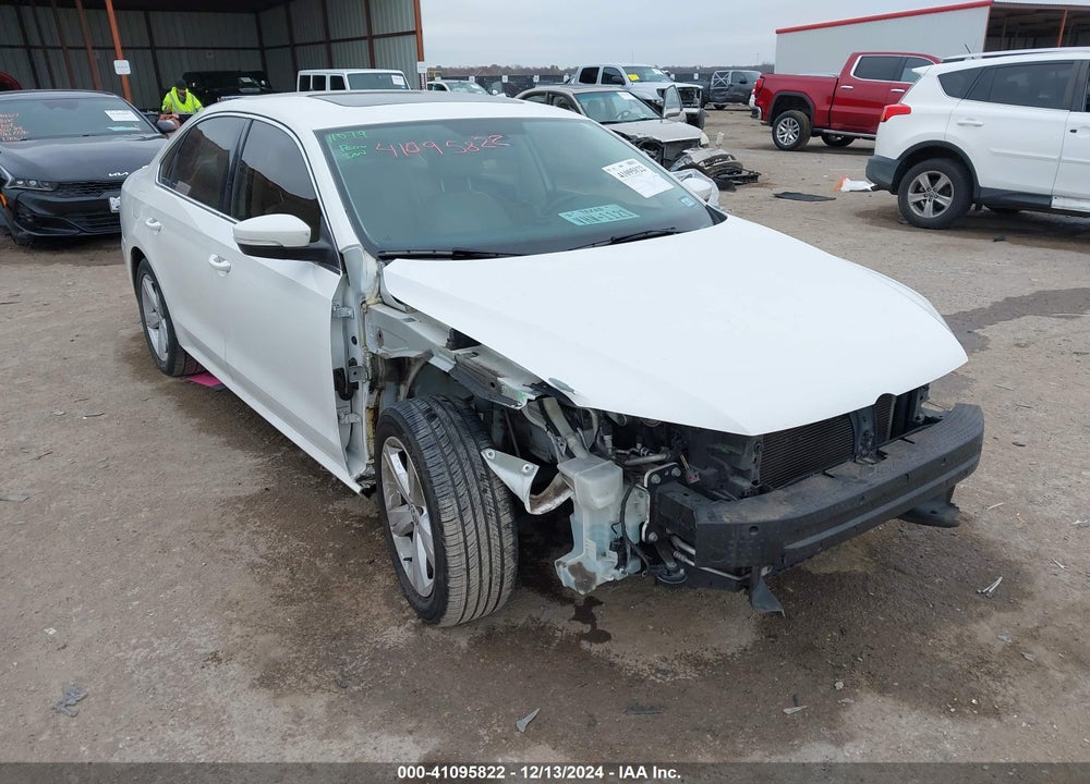 2013 VOLKSWAGEN PASSAT 2.5L SE VIN: 1VWBP7A36DC082100