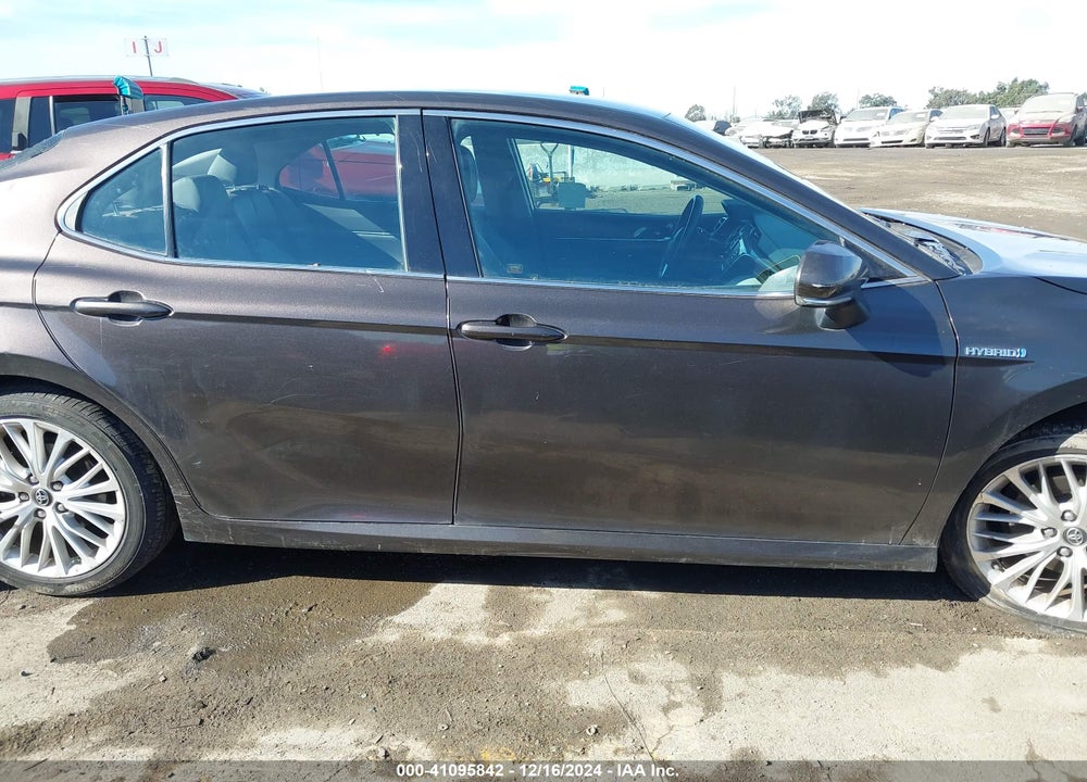 2018 TOYOTA CAMRY HYBRID XLE VIN: 4T1B21HK4JU001091