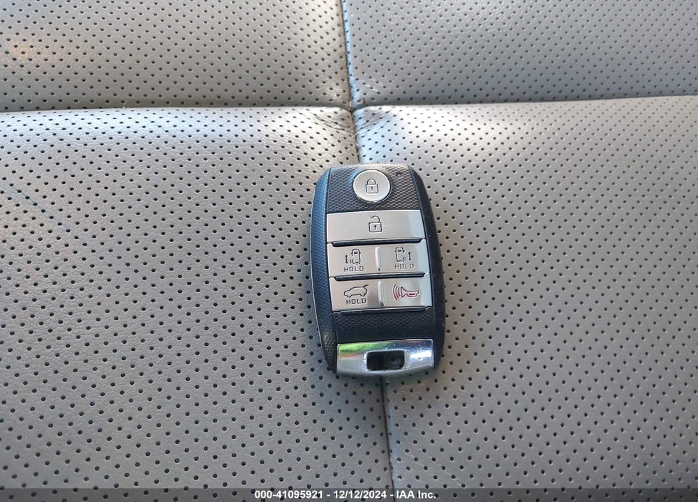 2017 KIA SEDONA EX VIN: KNDMC5C1XH6343255