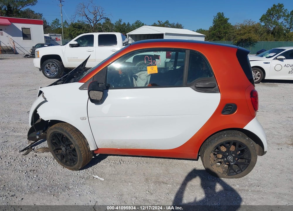 2016 SMART FORTWO VIN: WMEFJ5DA3GK075072