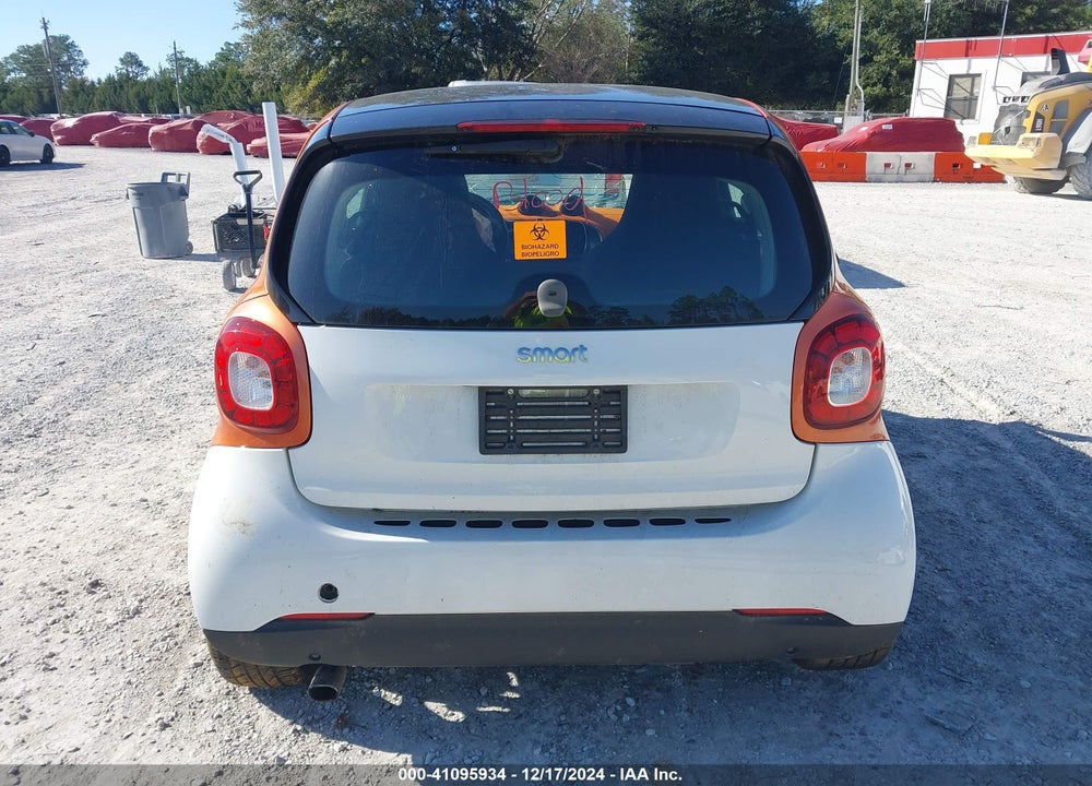2016 SMART FORTWO VIN: WMEFJ5DA3GK075072
