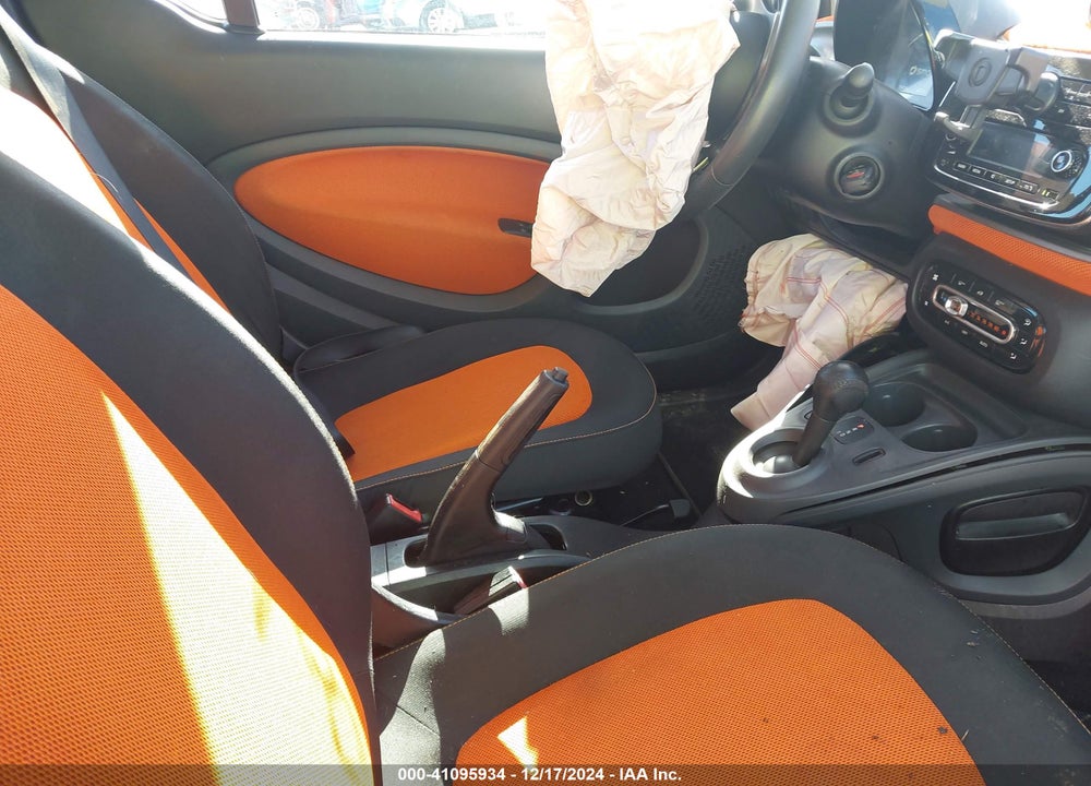 2016 SMART FORTWO VIN: WMEFJ5DA3GK075072