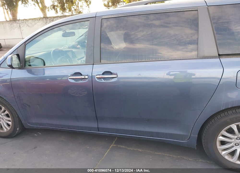 2016 TOYOTA SIENNA XLE PREMIUM 8 PASSENGER VIN: 5TDYK3DC4GS722405