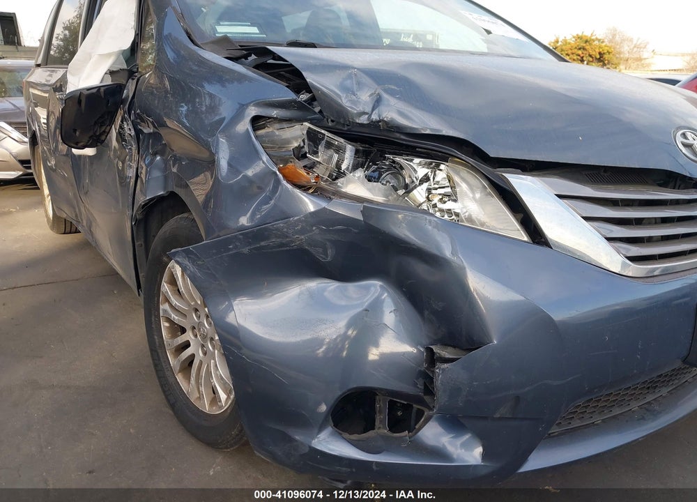 2016 TOYOTA SIENNA XLE PREMIUM 8 PASSENGER VIN: 5TDYK3DC4GS722405